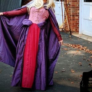 Disney Sarah Sanderson costume and cape